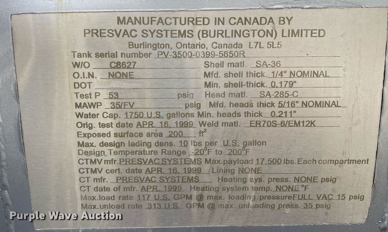 image for item MA9902 2003 Peterbilt 385  vacuum truck