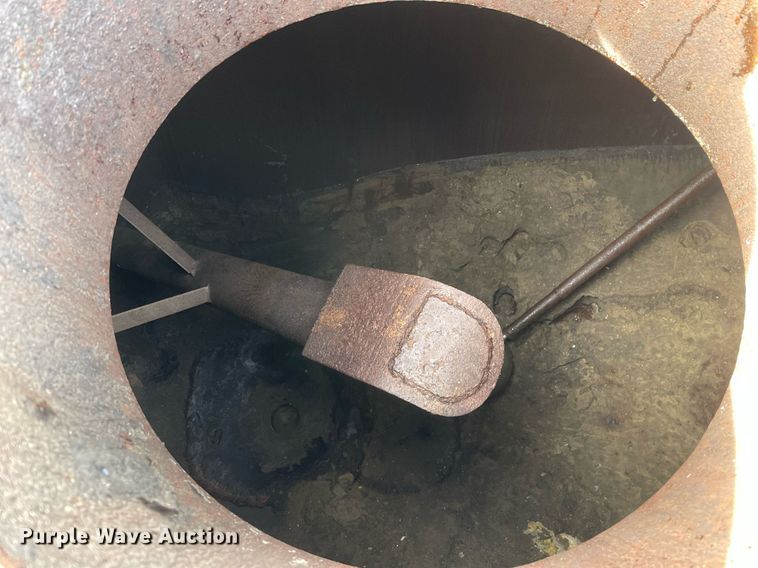 image for item MA9902 2003 Peterbilt 385  vacuum truck