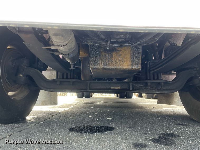 image for item MA9902 2003 Peterbilt 385  vacuum truck