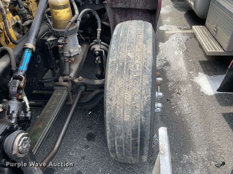 image for item MA9902 2003 Peterbilt 385  vacuum truck