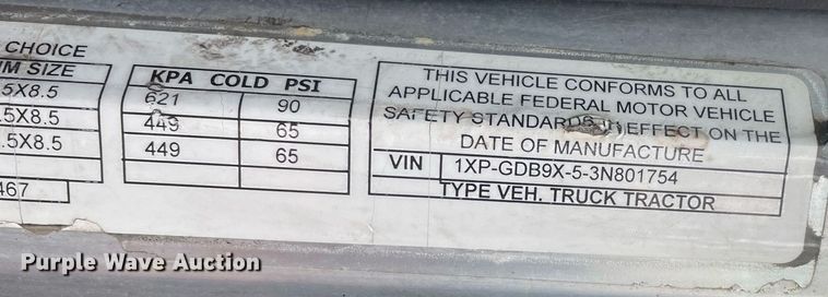 image for item MA9902 2003 Peterbilt 385  vacuum truck