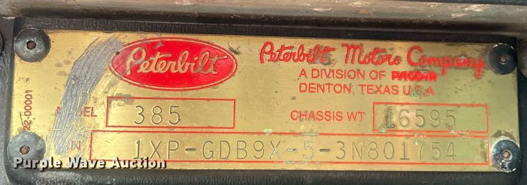 image for item MA9902 2003 Peterbilt 385  vacuum truck