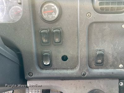 image for item MA9903 2007 Freightliner Business Class M2  box truck