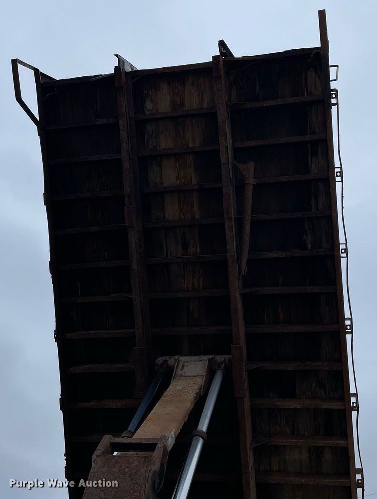 image for item MA9912 2011 International WorkStar 7400  dump flatbed truck