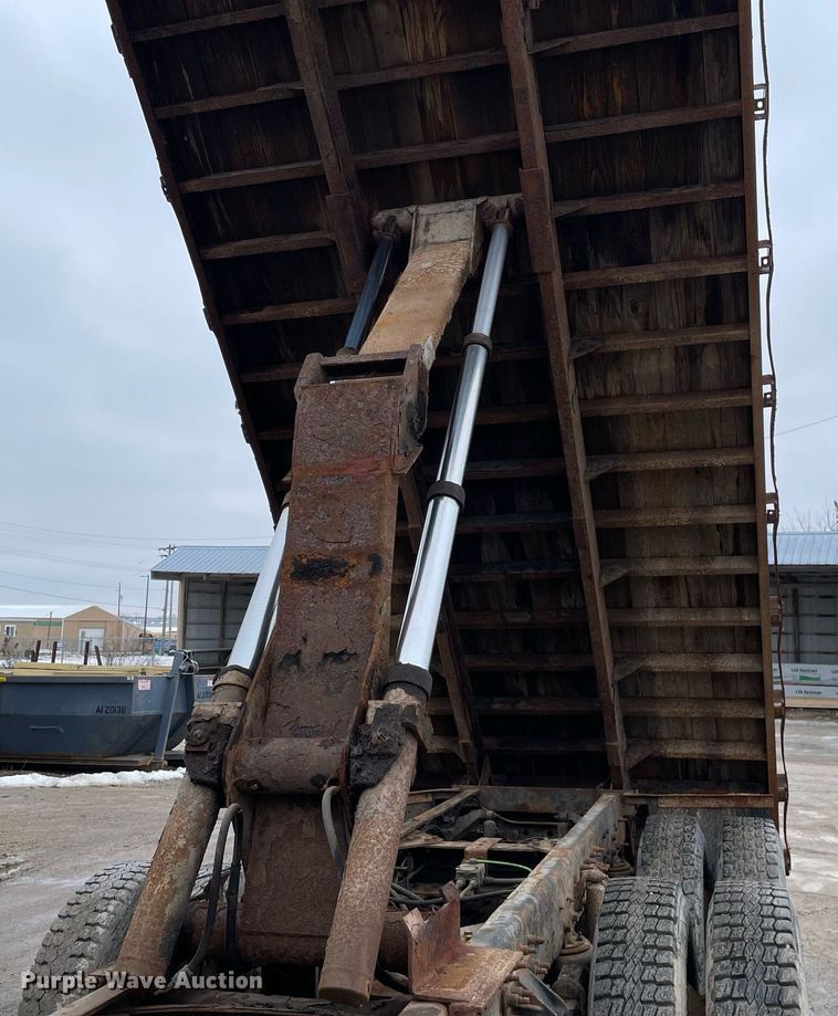 image for item MA9912 2011 International WorkStar 7400  dump flatbed truck