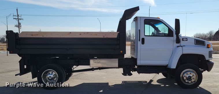 image for item MC9568 2005 GMC C5500  dump truck