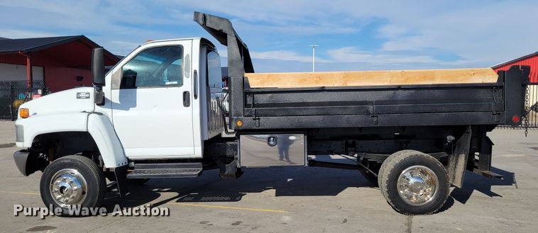 image for item MC9568 2005 GMC C5500  dump truck