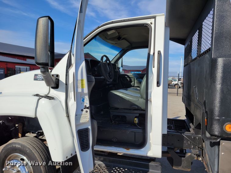 image for item MC9568 2005 GMC C5500  dump truck