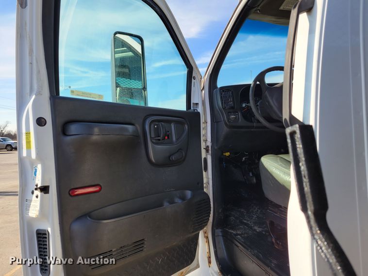 image for item MC9568 2005 GMC C5500  dump truck