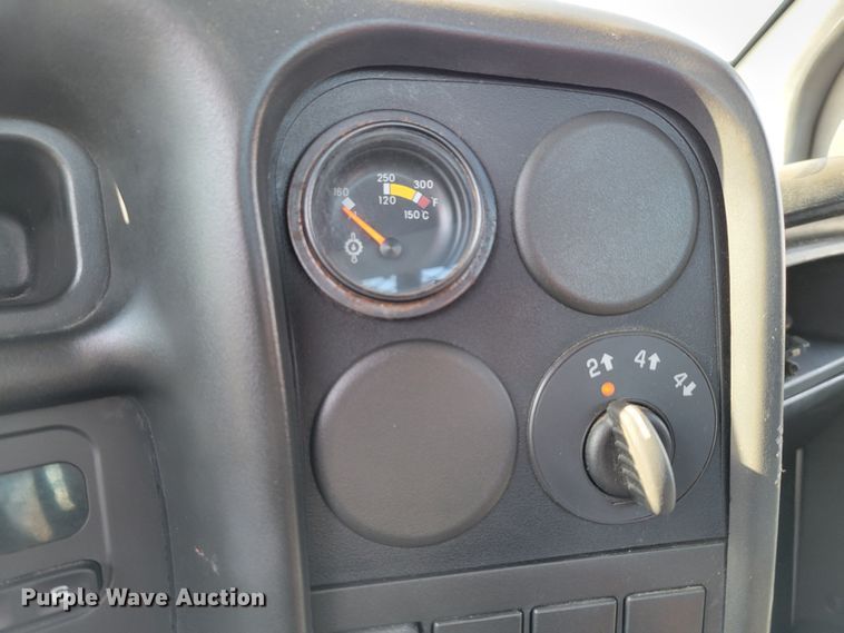 image for item MC9568 2005 GMC C5500  dump truck