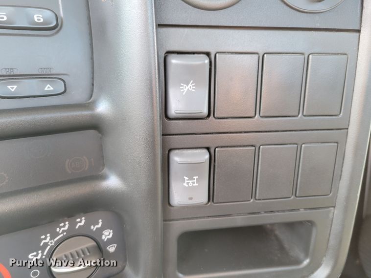 image for item MC9568 2005 GMC C5500  dump truck