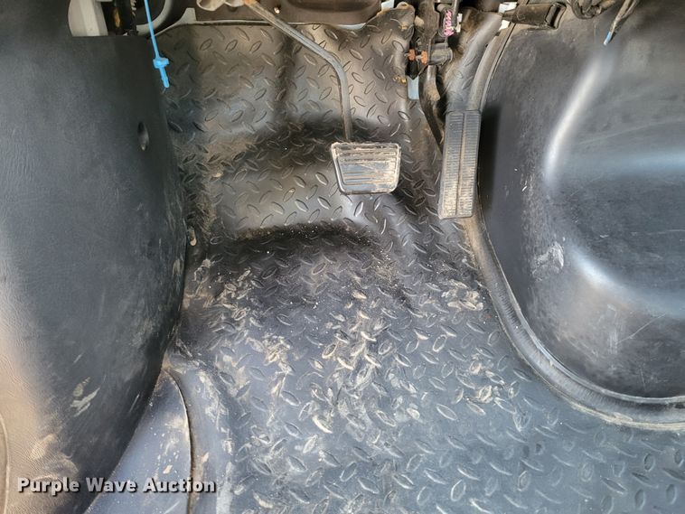 image for item MC9568 2005 GMC C5500  dump truck