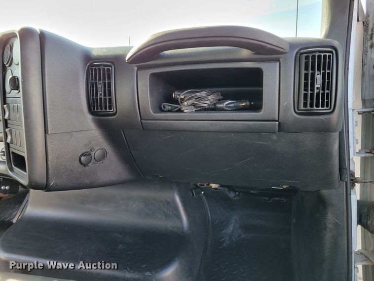 image for item MC9568 2005 GMC C5500  dump truck