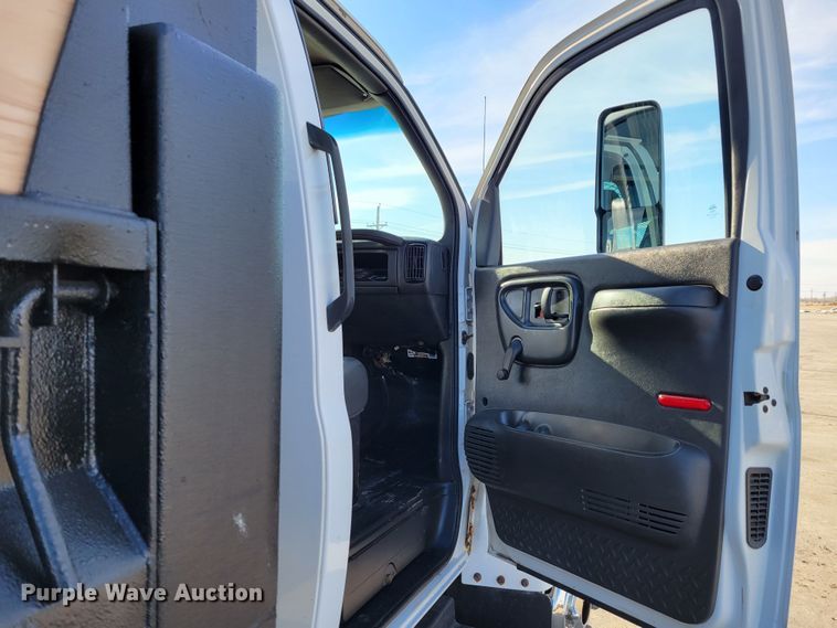 image for item MC9568 2005 GMC C5500  dump truck