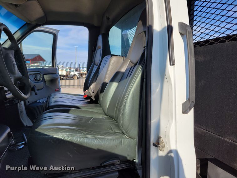 image for item MC9568 2005 GMC C5500  dump truck