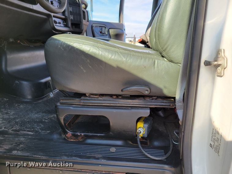 image for item MC9568 2005 GMC C5500  dump truck