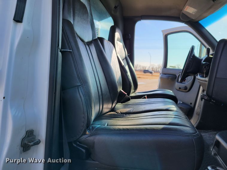 image for item MC9568 2005 GMC C5500  dump truck