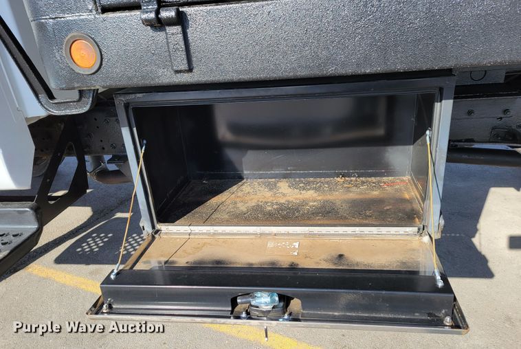 image for item MC9568 2005 GMC C5500  dump truck