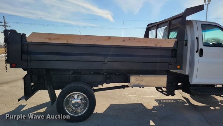 image for item MC9568 2005 GMC C5500  dump truck