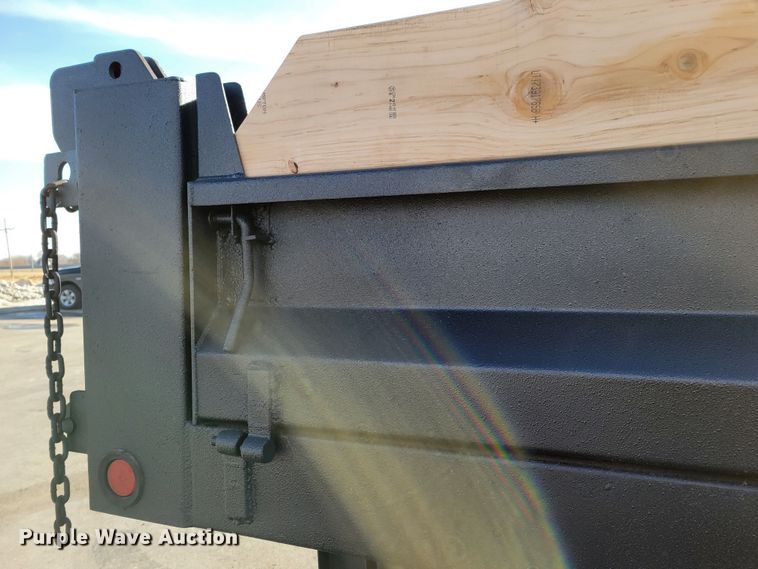 image for item MC9568 2005 GMC C5500  dump truck