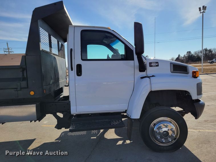 image for item MC9568 2005 GMC C5500  dump truck