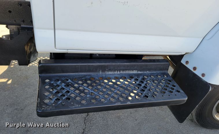 image for item MC9568 2005 GMC C5500  dump truck