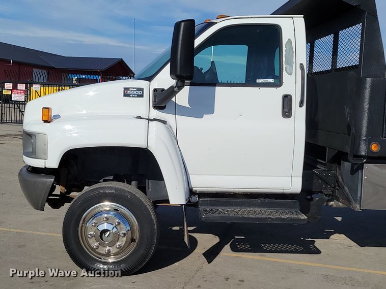 image for item MC9568 2005 GMC C5500  dump truck
