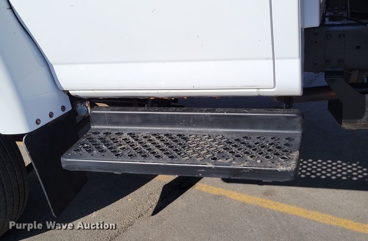 image for item MC9568 2005 GMC C5500  dump truck