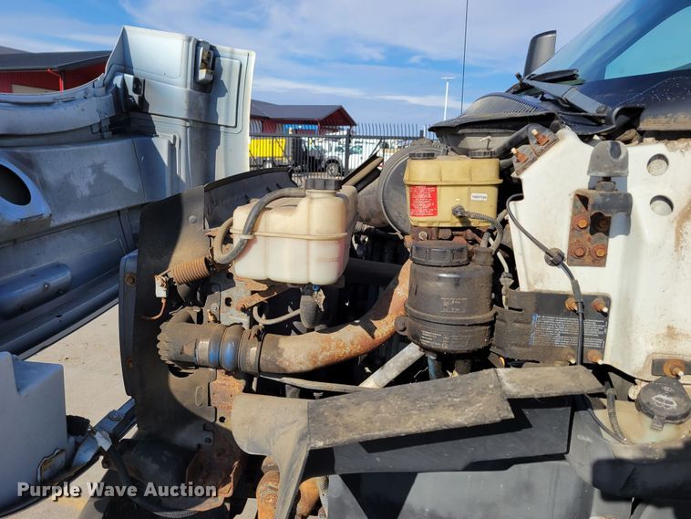 image for item MC9568 2005 GMC C5500  dump truck