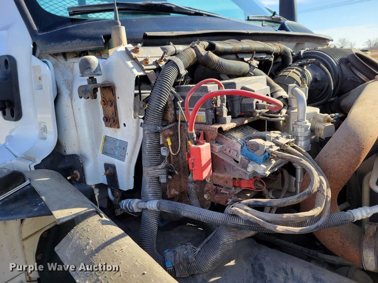 image for item MC9568 2005 GMC C5500  dump truck