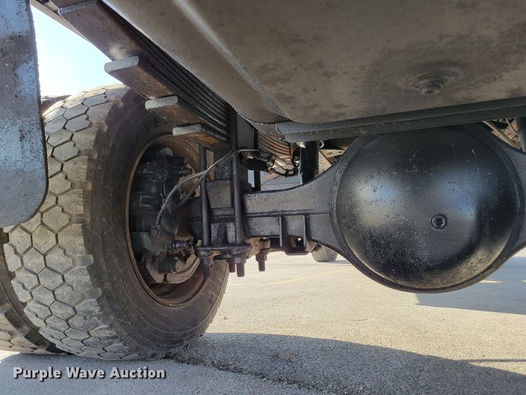 image for item MC9568 2005 GMC C5500  dump truck