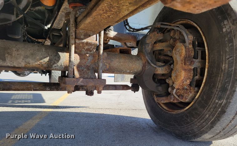 image for item MC9568 2005 GMC C5500  dump truck