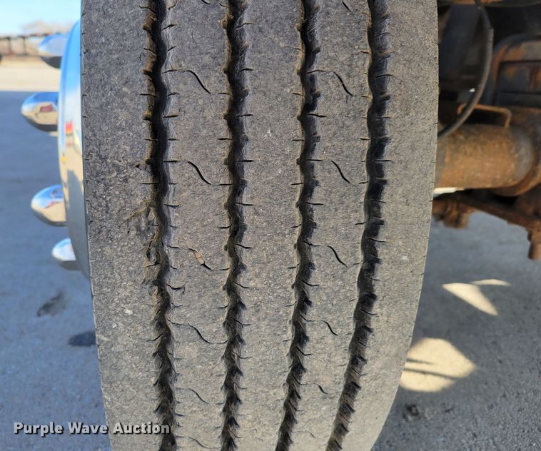 image for item MC9568 2005 GMC C5500  dump truck