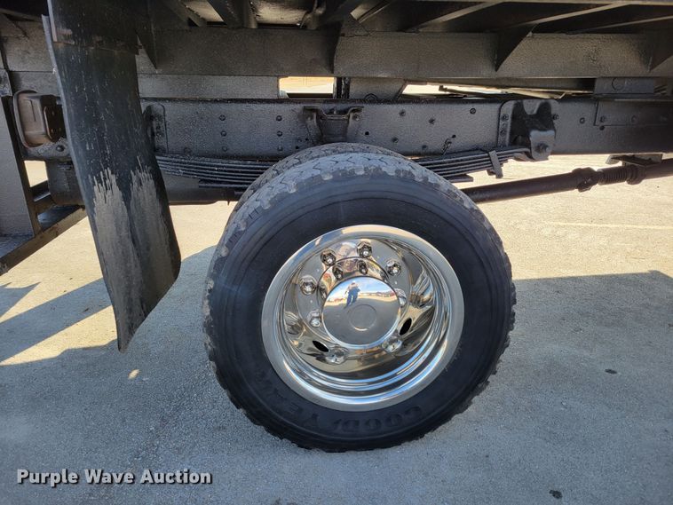 image for item MC9568 2005 GMC C5500  dump truck