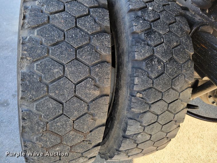 image for item MC9568 2005 GMC C5500  dump truck