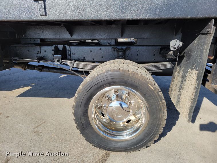 image for item MC9568 2005 GMC C5500  dump truck