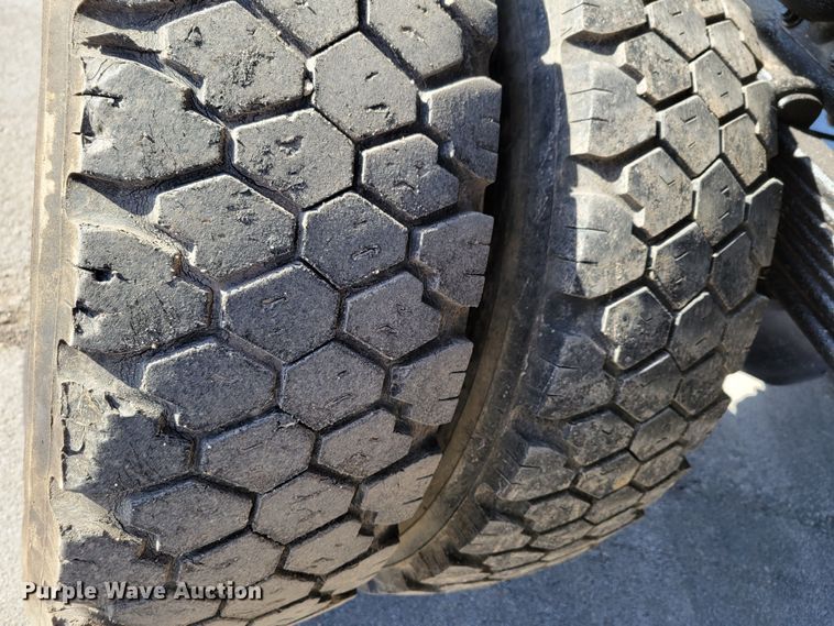 image for item MC9568 2005 GMC C5500  dump truck