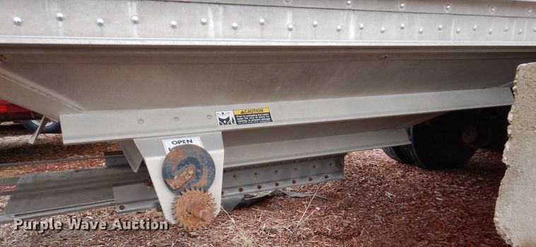 image for item MC9806 2008 Wilson DWH-550  grain trailer