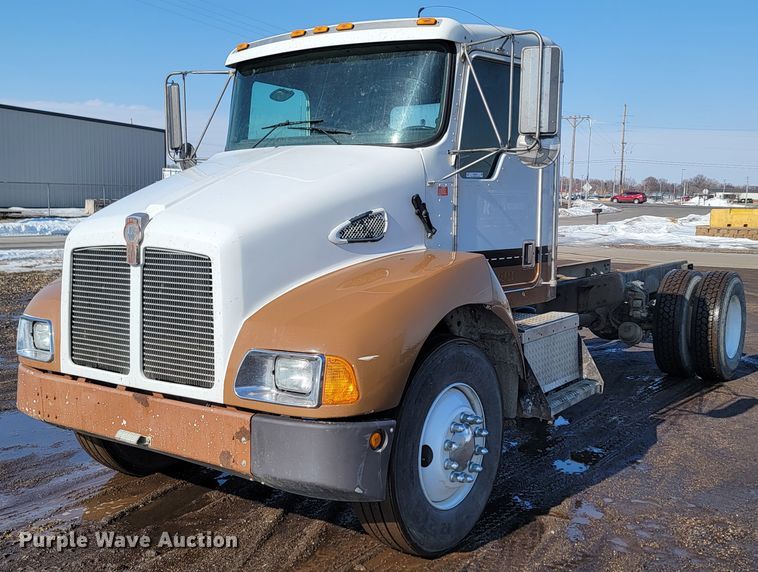 image for item ME9683 1999 Kenworth T300  truck cab and chassis