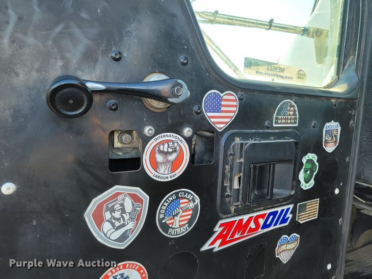 image for item ME9683 1999 Kenworth T300  truck cab and chassis