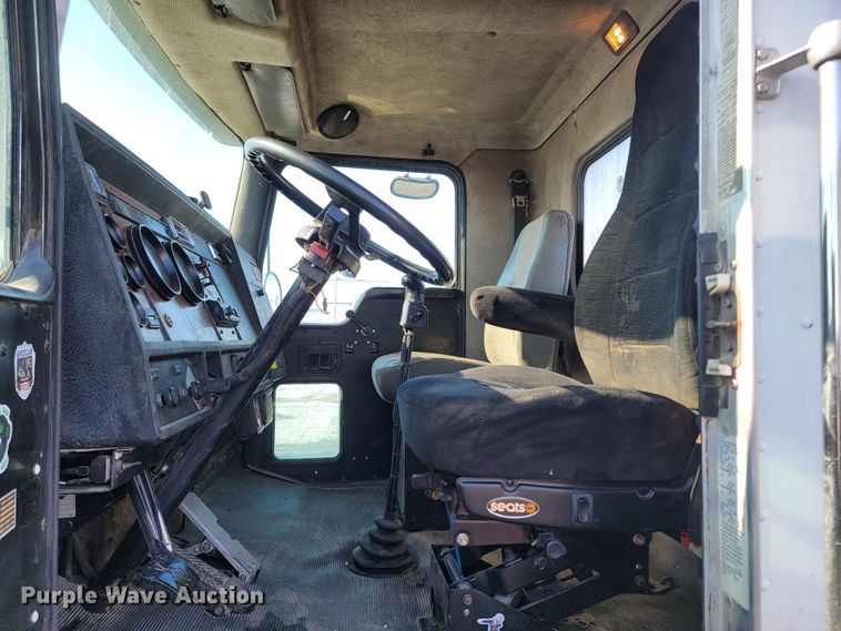 image for item ME9683 1999 Kenworth T300  truck cab and chassis