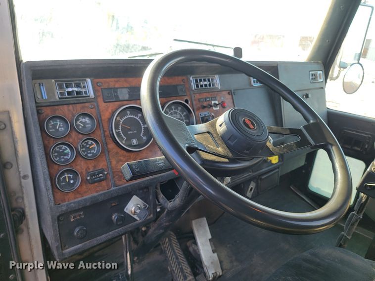 image for item ME9683 1999 Kenworth T300  truck cab and chassis