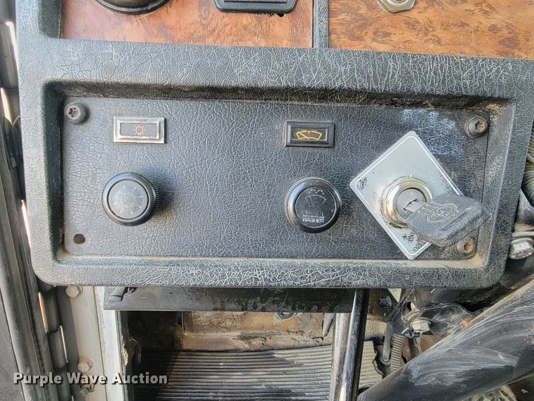 image for item ME9683 1999 Kenworth T300  truck cab and chassis