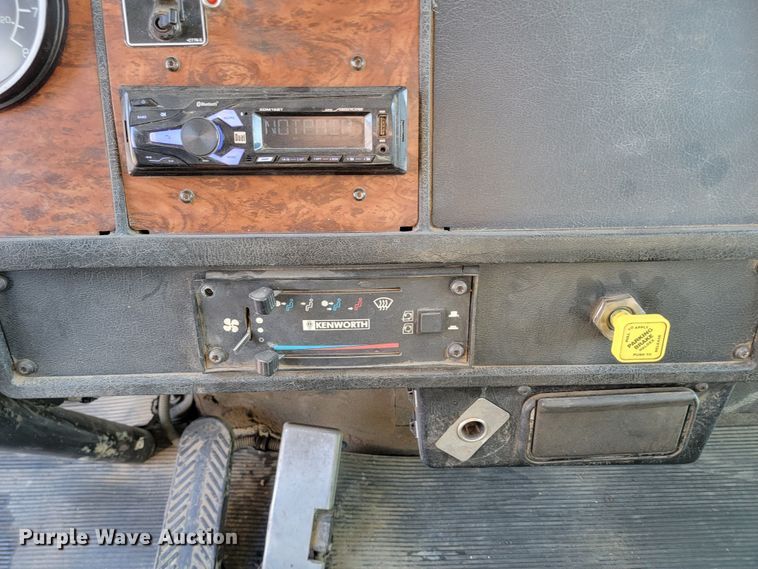 image for item ME9683 1999 Kenworth T300  truck cab and chassis