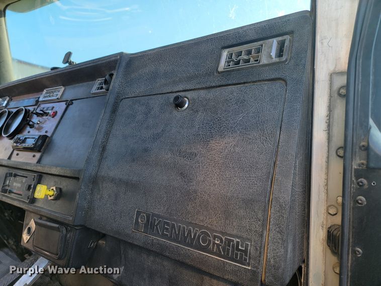 image for item ME9683 1999 Kenworth T300  truck cab and chassis