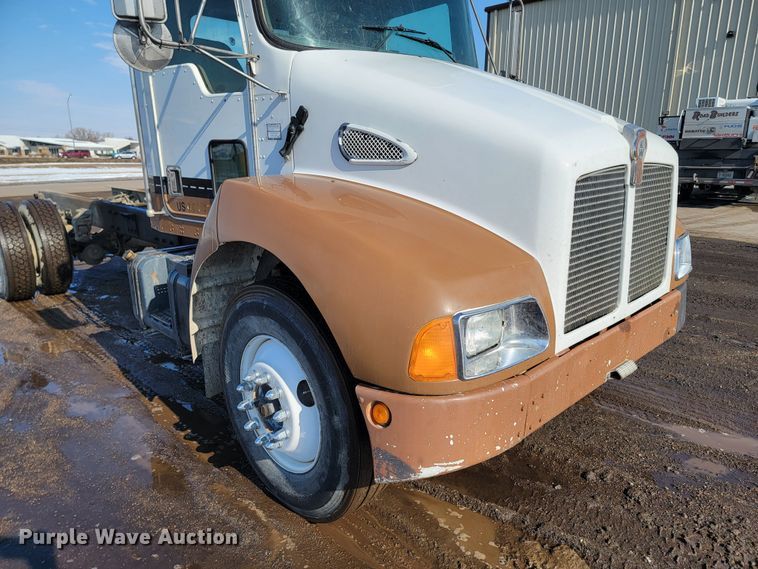 image for item ME9683 1999 Kenworth T300  truck cab and chassis