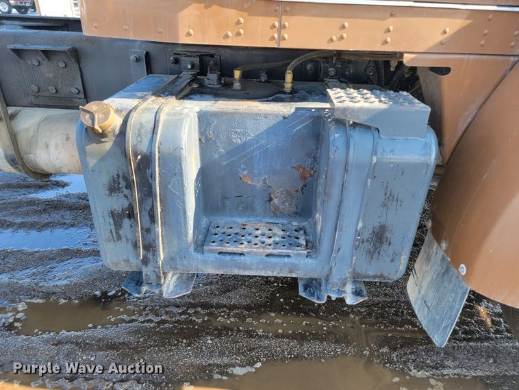 image for item ME9683 1999 Kenworth T300  truck cab and chassis