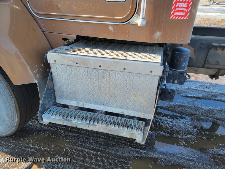 image for item ME9683 1999 Kenworth T300  truck cab and chassis