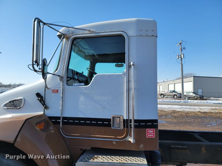 image for item ME9683 1999 Kenworth T300  truck cab and chassis