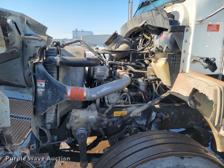 image for item ME9683 1999 Kenworth T300  truck cab and chassis